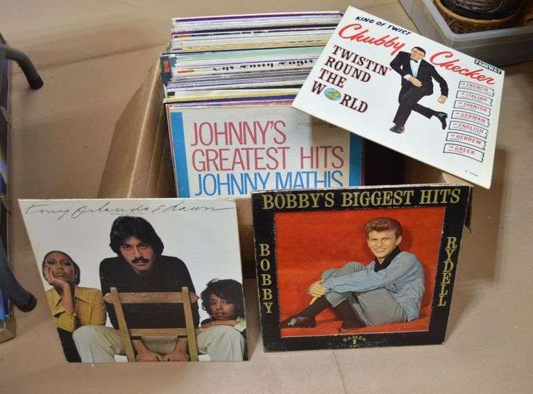 LARGE RECORD LOT: JOHNNY MATHIS, GLEN CAMPBELL & MANY MORE