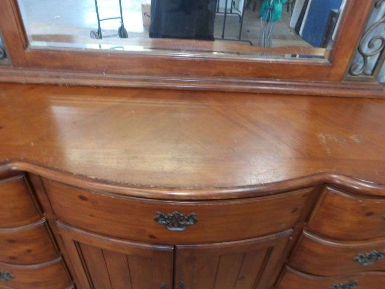Beautiful Solid Wood Dresser w/Mirror! Some light scratching/wear on top, as shown. Good condition otherwise! 70x19x40 (RD)