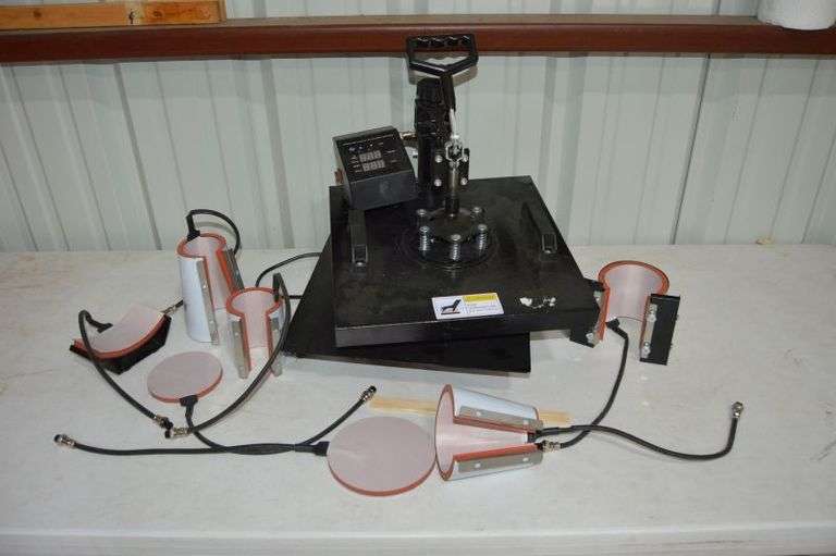 HEAT PRESS MACHINE WITH ATTACHMENTS. THIS POWERS ON, BUT WE DON'T KNOW HOW TO USE IT SO WE DON'T KNOW IF IT WORKS OR NOT
