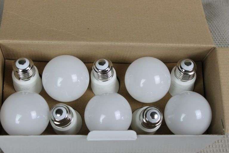 CASH ONLY New Box of 10 LED Light Bulbs - 100W   (L1-2)