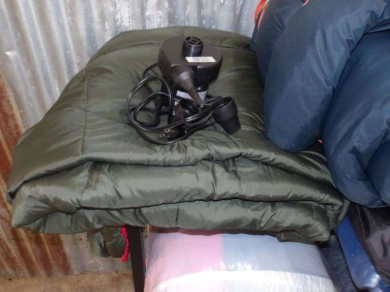 $ NICE Lot of Assorted Sleeping Bags, Air Mattresses, Tent & MORE! Coleman, Ozark Trail, ETC! All are in EXCELLENT condition! **CART NOT INCLUDED** (RD)