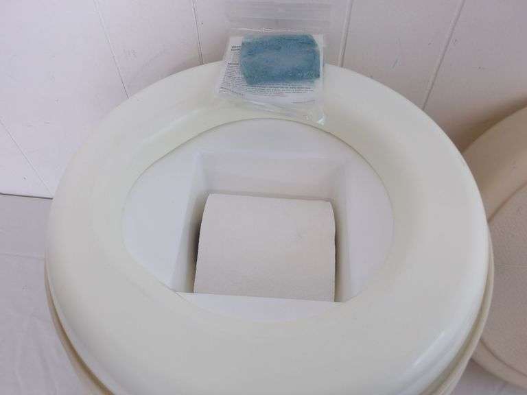 Portable Camping Toilet! Outside is a little dirty, but doesn't appear to have been used! (11A)