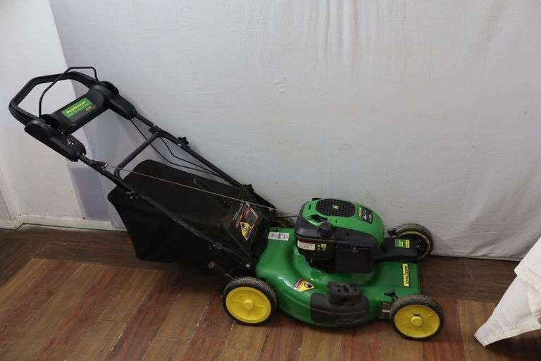 John Deere 22" MowMentum Self-Propelled Lawnmower! Starts and runs, but wont stay running. Most likely just needs carb cleaning/replacement. (RD)