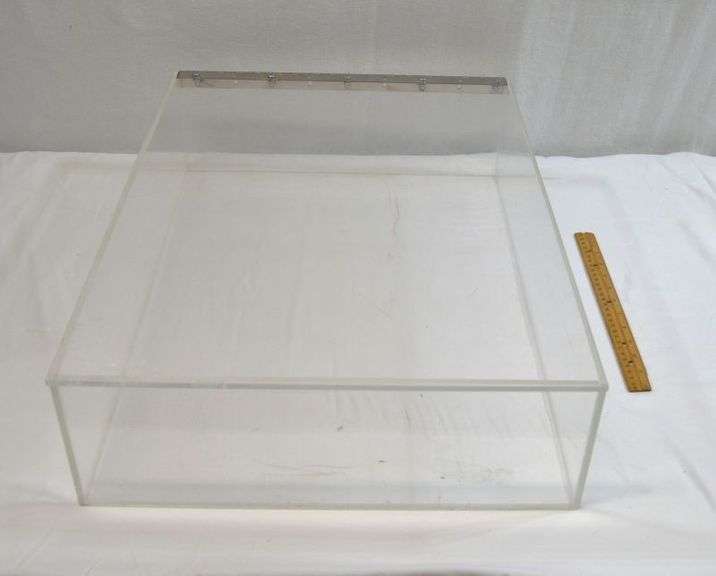 DISPLAY CASE FOR DOLLS