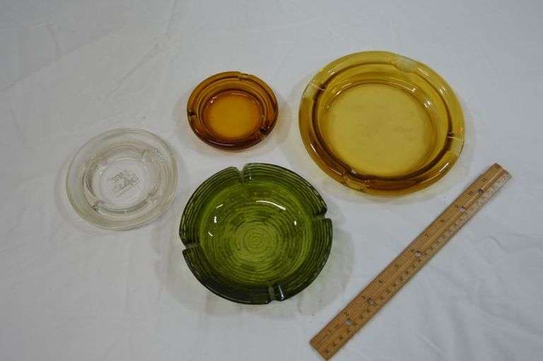 ASHTRAY LOT: VINTAGE 8" AMBER, GREEN ANCHOR HOCKING & MORE