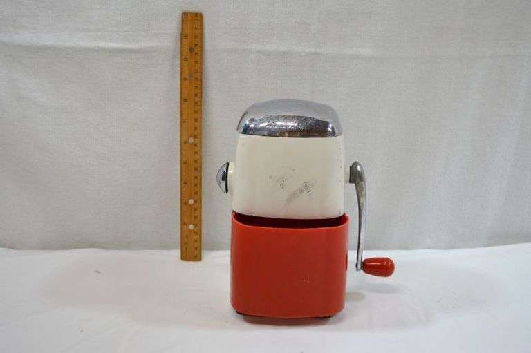 VINTAGE ICE-O-MAT ICE CRUSHER, MODEL "VOGUE"