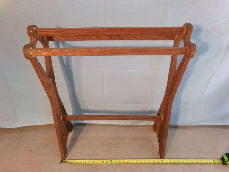 Vtg/Antique quilt rack 24"x30"