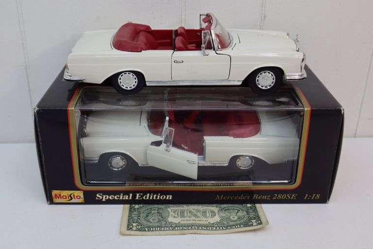 Lot of TWO Maisto Special Edition Mercedes Benz 280SE 1:18 Die Cast Replicas! (1C)
