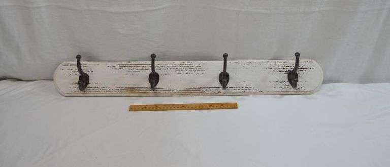 DECORATIVE DISTRESSED WOOD HANGING HOOKS