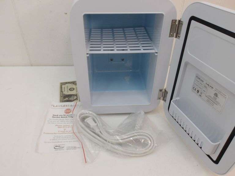 NEW Flawless Beauty/Makeup Mini Fridge! (12C)