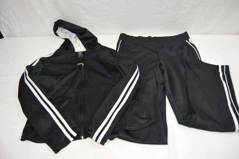 WOMEN'S SIZE 8 ATHLETIC SUIT