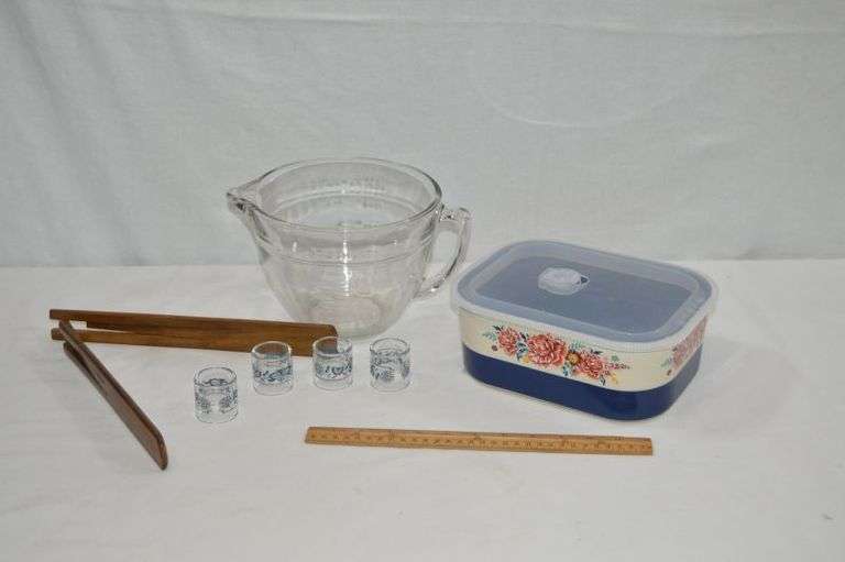 PIONEER WOMAN CONTAINER W/LID, GLASS NAPKIN RINGS, LARGE MEASURING CUP & THE 1 HAND SALAD SERVER