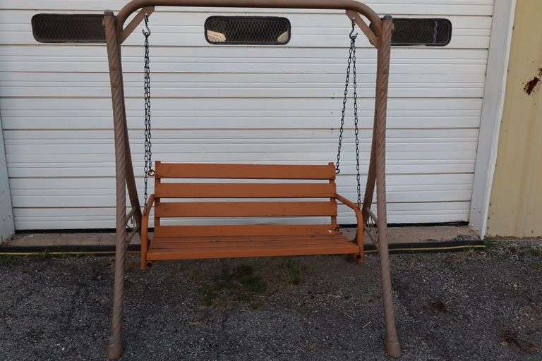 Vintage Swing w/Metal Frame! (RD)