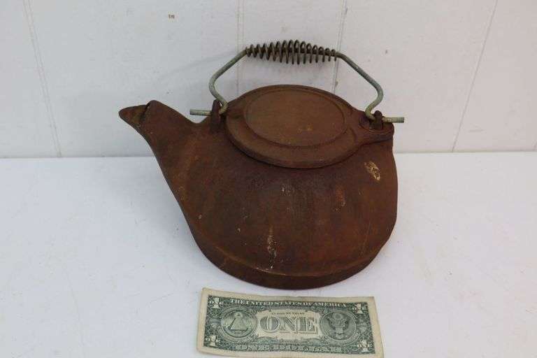 Antique Cast Iron Tea Kettle! (9D)