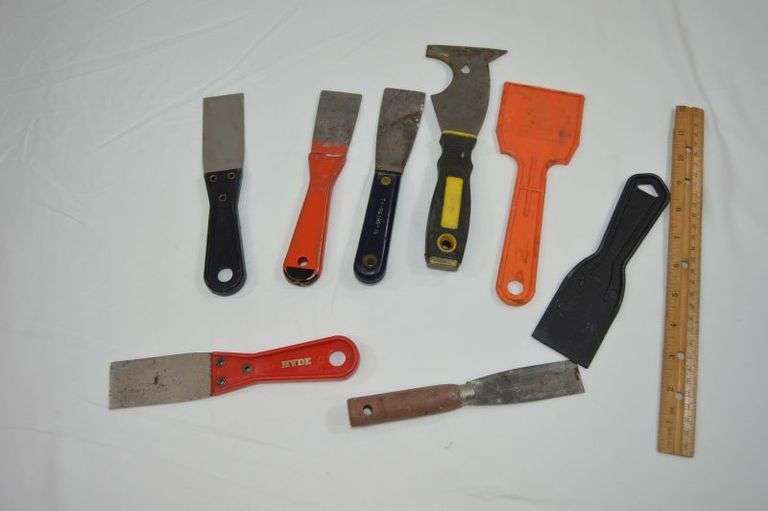 ASSORTED PUTTY KNIVES & SCRAPERS