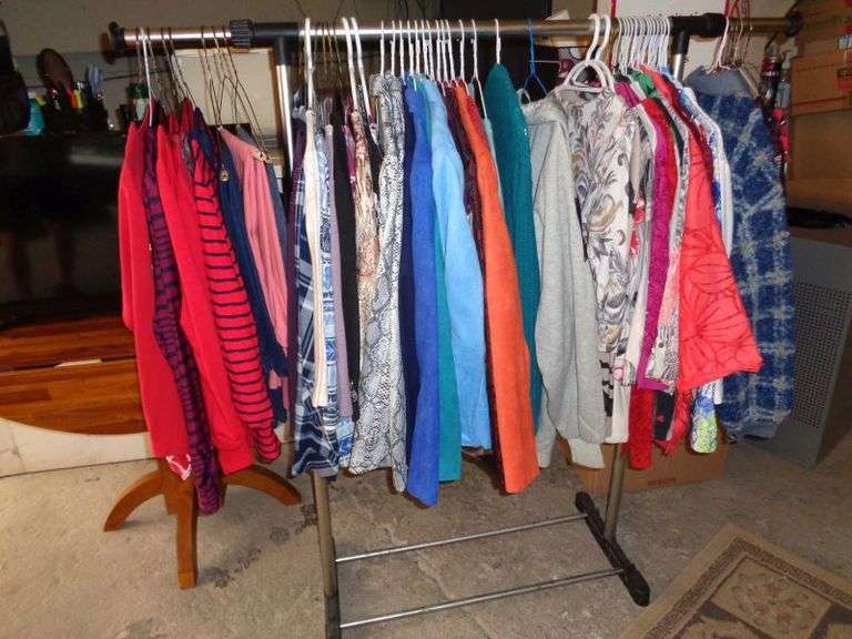 Big lot of Ladies Tops, Rack Included.