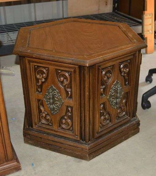 VINTAGE SIDE TABLE - 20" T x 27.5"