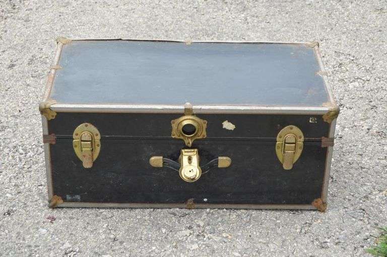 VINTAGE TRUNK