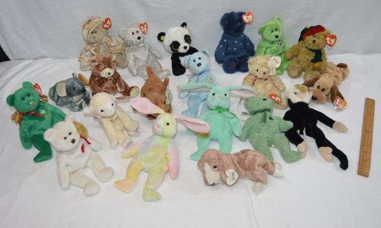 LARGE LOT OF VINTAGE TY BEANIE BABIES: KICKS, SPRUCE, BAMBOO & MORE