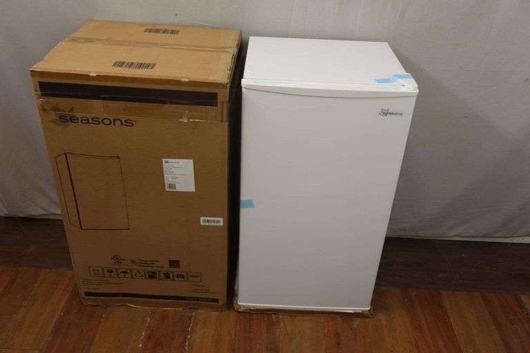 $ NEW Seasons 3.3 cu ft Mini Fridge! (RD)