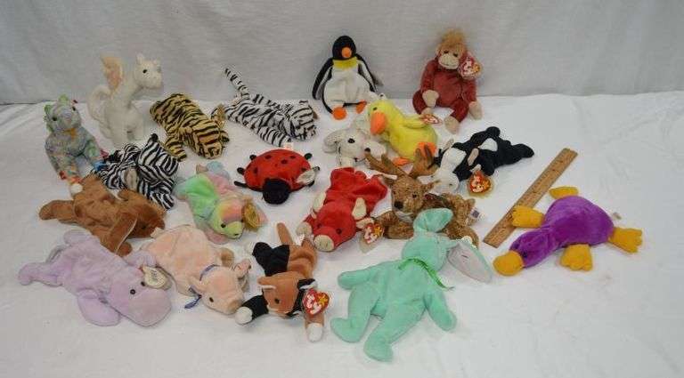 LARGE LOT OF VINTAGE TY BEANIE BABIES: WADDLE, DAISY, QUACKERS & MORE