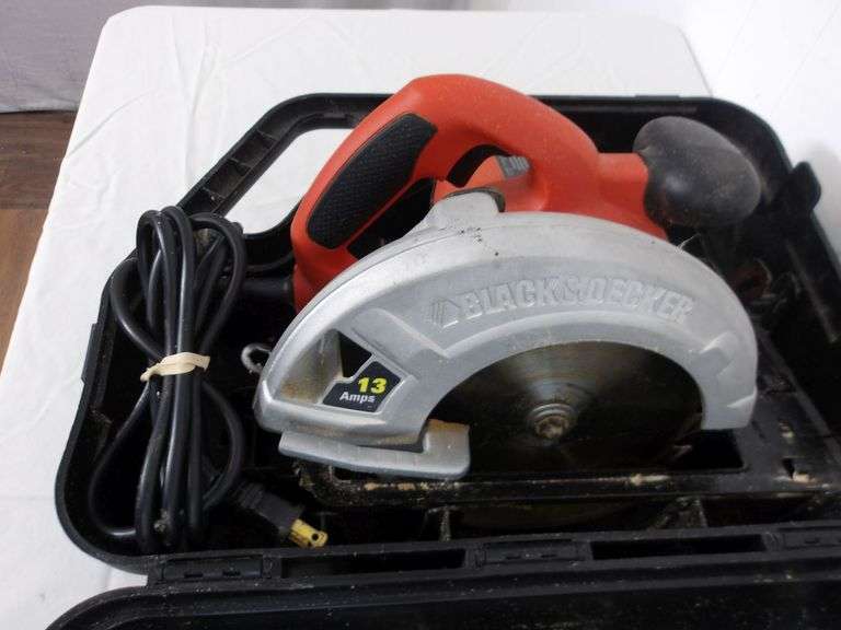 Black & Decker Circular Saw w/Nice Hard Carry Case! (6A)