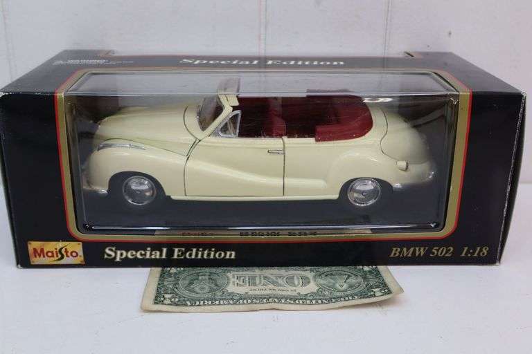 Maisto Special Edition BMW 502 1:18 Die Cast Replica! (14C)