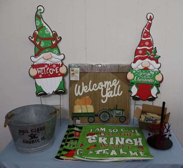 CUTE Lot of ALL NEW Holiday Décor! (7A)