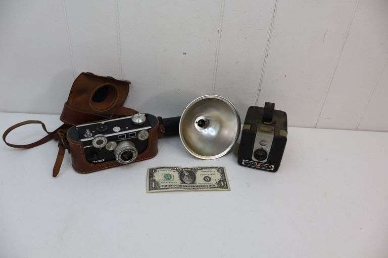 Vintage Brownie Hawkeye AND Targus Cameras w/Accessories! (12D)