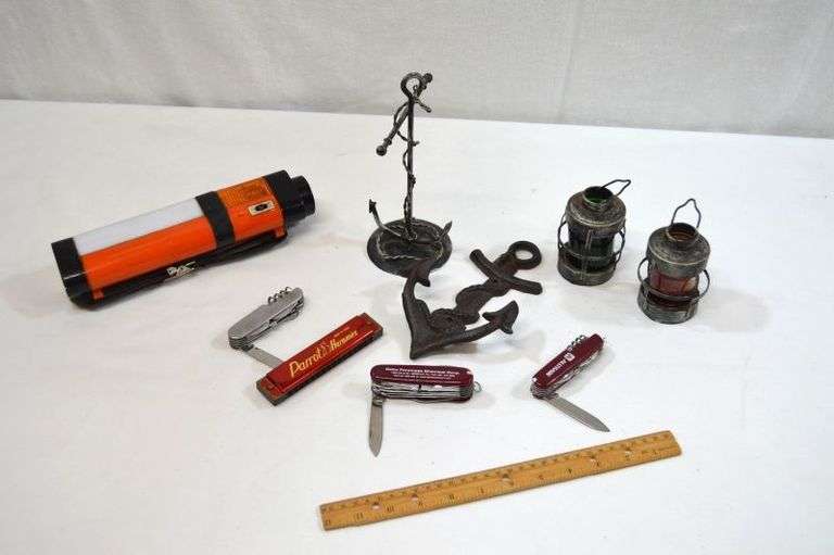 POCKET KNIVES, METAL DÉCOR & MORE