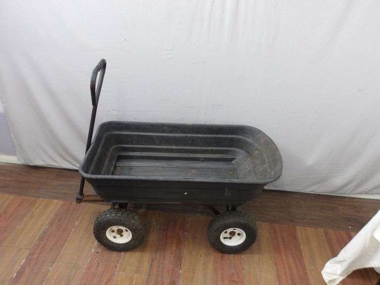 Gorilla Carts Heavy Duty Dump Wagon! Needs new tires. (RD)