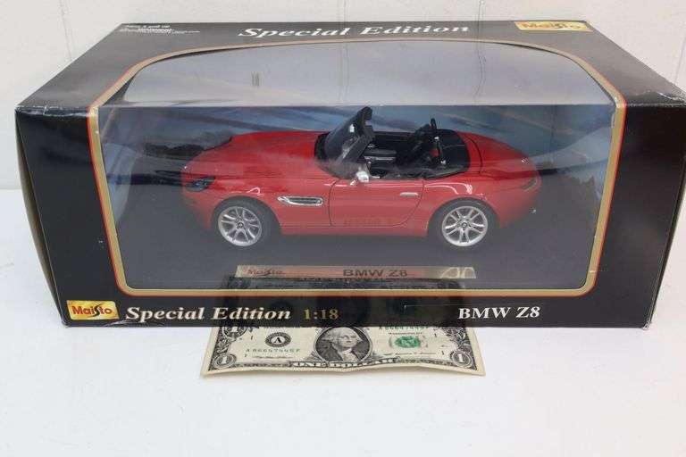 Maisto Special Edition BMW Z8 1:18 Die Cast Replica! (14C)