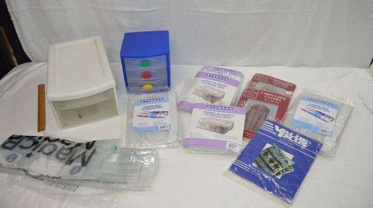 CONTAINERS AND STORAGE BAGS