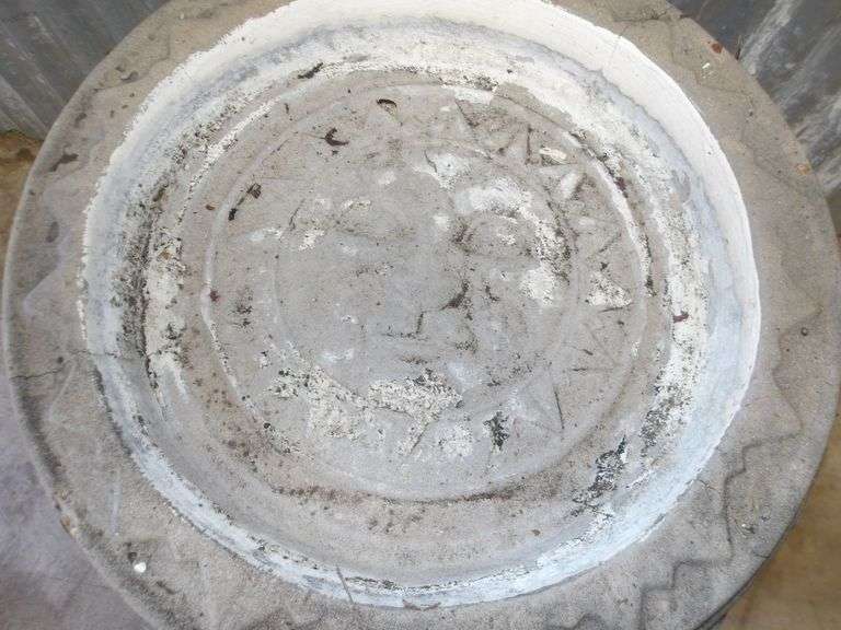 Concrete Bird Bath! VERY Heavy! Some hairline cracks, but still lots of life left! (RD)