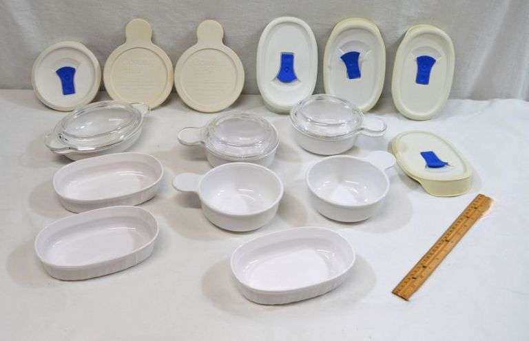ASSORTED CORNINGWARE DISHES W/GLASS & PLASTIC LIDS