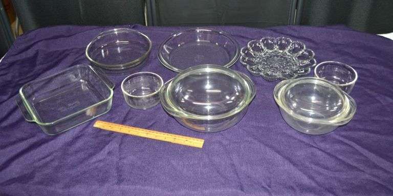 ASSORTED PYREX GLASS BOWLS/BAKING DISHES & A HEAVY GLASS DEVILED EGG TRAY
