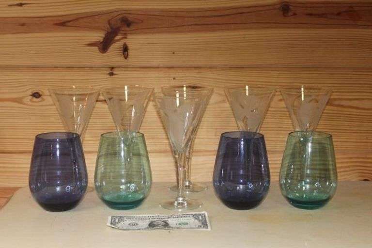 McBride Cameo Frosted Leaf Clear Wine Goblets x 6, 5.75" Tall and Plastic Stemless Wine Glasses.  R414