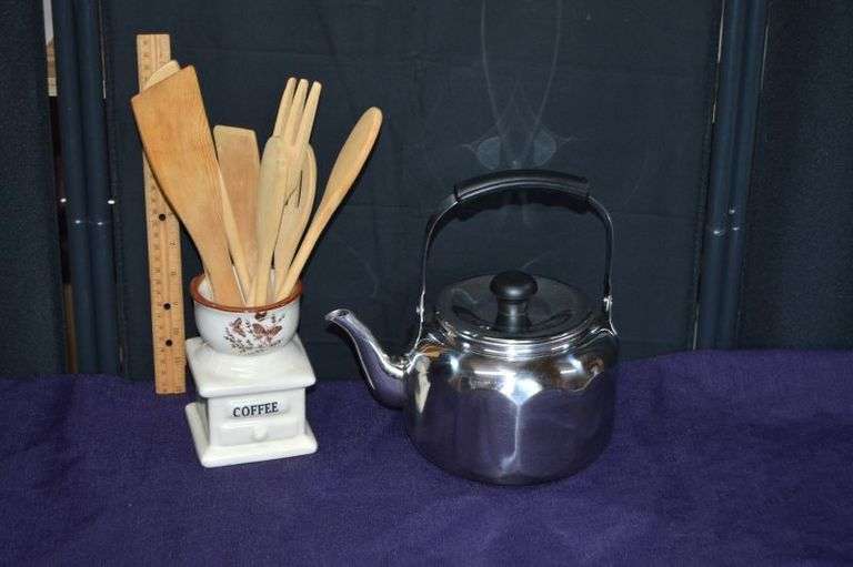 FARBERWARE TEA KETTLE & CERAMIC UTENSIL HOLDER