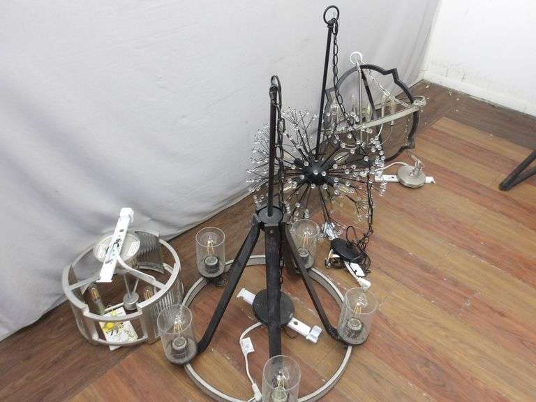 Nice Lot of Assorted Light Fixtures! (RD)