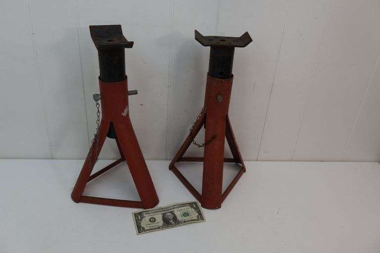 Pair of Jack Stands! (13E)