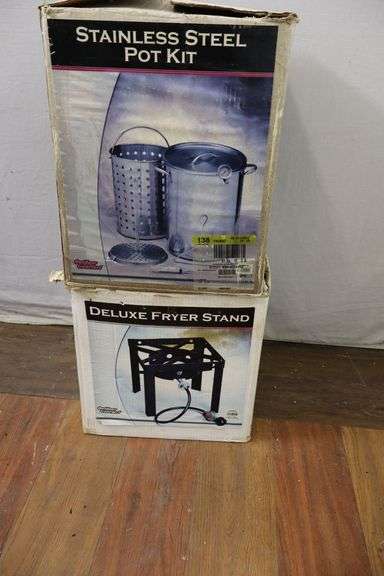 Stainless Steel Pot Kit & Fryer Stand! Complete, good condition. Pot just needs a little cleaning. (RD)