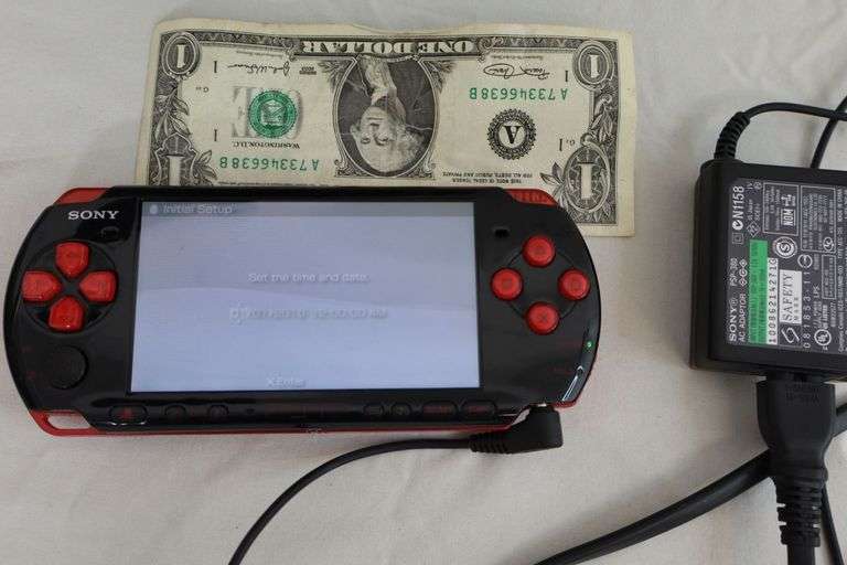 NICE Sony PSP 3000! NEW battery! Works all the way! (9C)