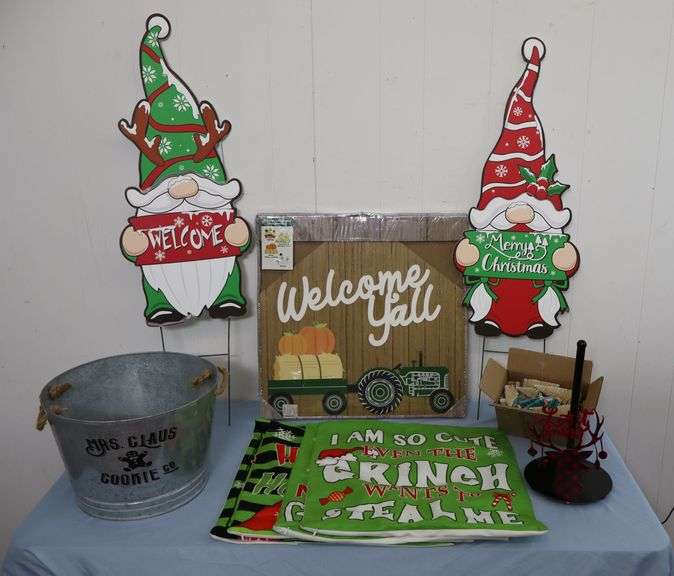 CUTE Lot of ALL NEW Holiday Décor! (7A)