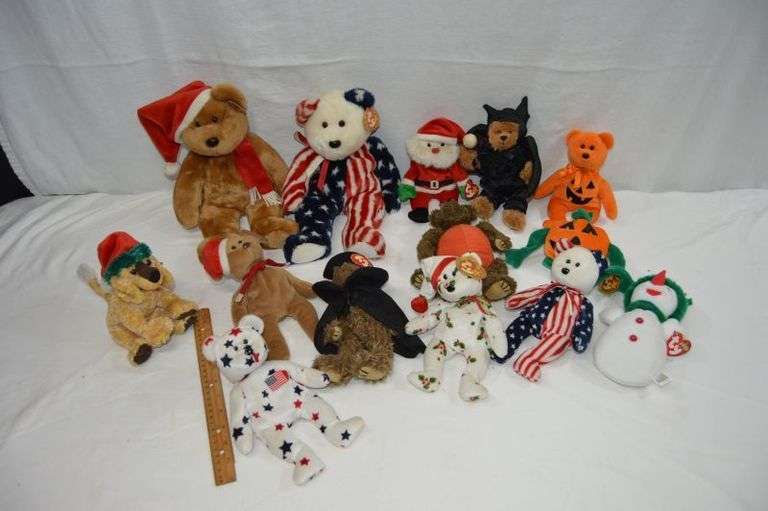 LARGE LOT OF VINTAGE TY BEANIE BABIES: PUMPKIN FACE, JINGLE PUP, SPANGLE & MORE