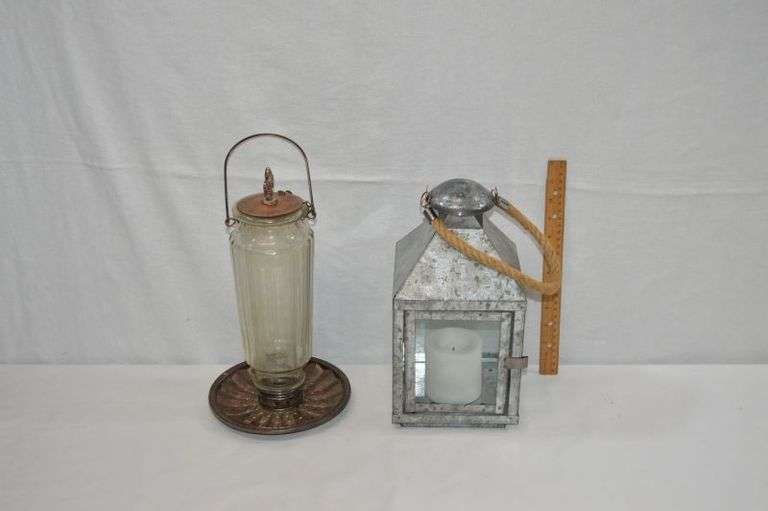 BIRD FEEDER & CANDLE DÉCOR