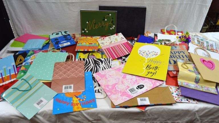 VERY LARGE AMOUNT OF GIFT BAGS