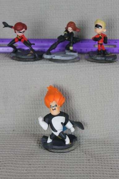 CASH ONLY Four Very Clean  Disney  Action Figures  (L2-2 Basket)