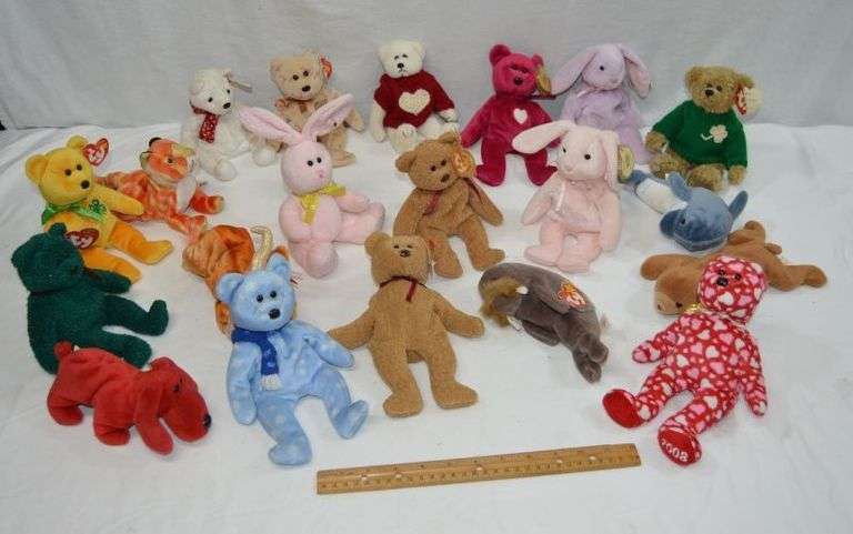 LARGE LOT OF VINTAGE TY BEANIE BABIES: VALLEY, TIGER, FLOPPITY & MORE