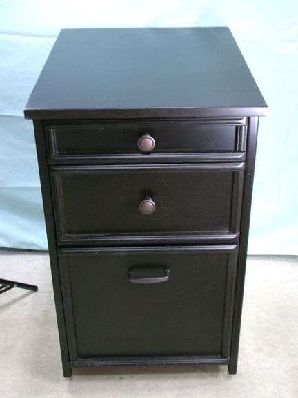 Really nice black filing cabinet on casters 16.75x21.5x28"