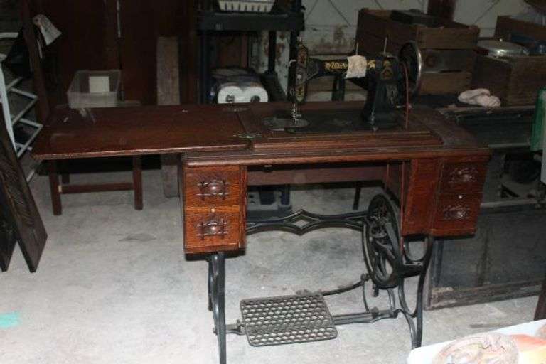 E. L. White Sewing Maching Antique in Cabinet.  Great Condition.  PT